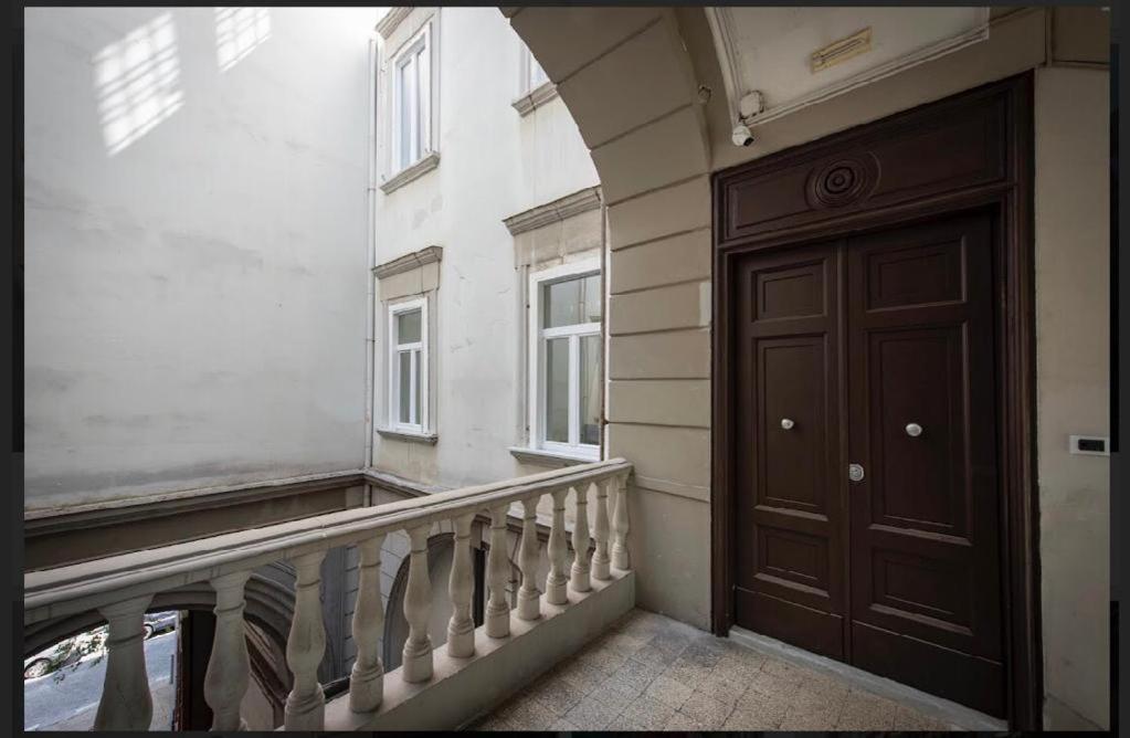 Downtown Napoli B&B - E Si Nun Canto Moro Exterior photo