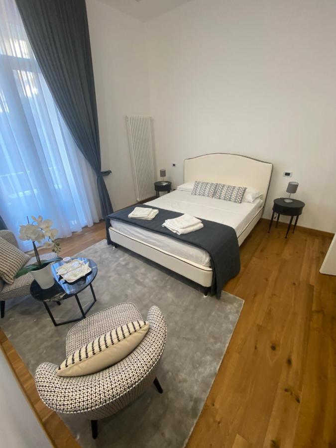 Downtown Napoli B&B - E Si Nun Canto Moro Exterior photo